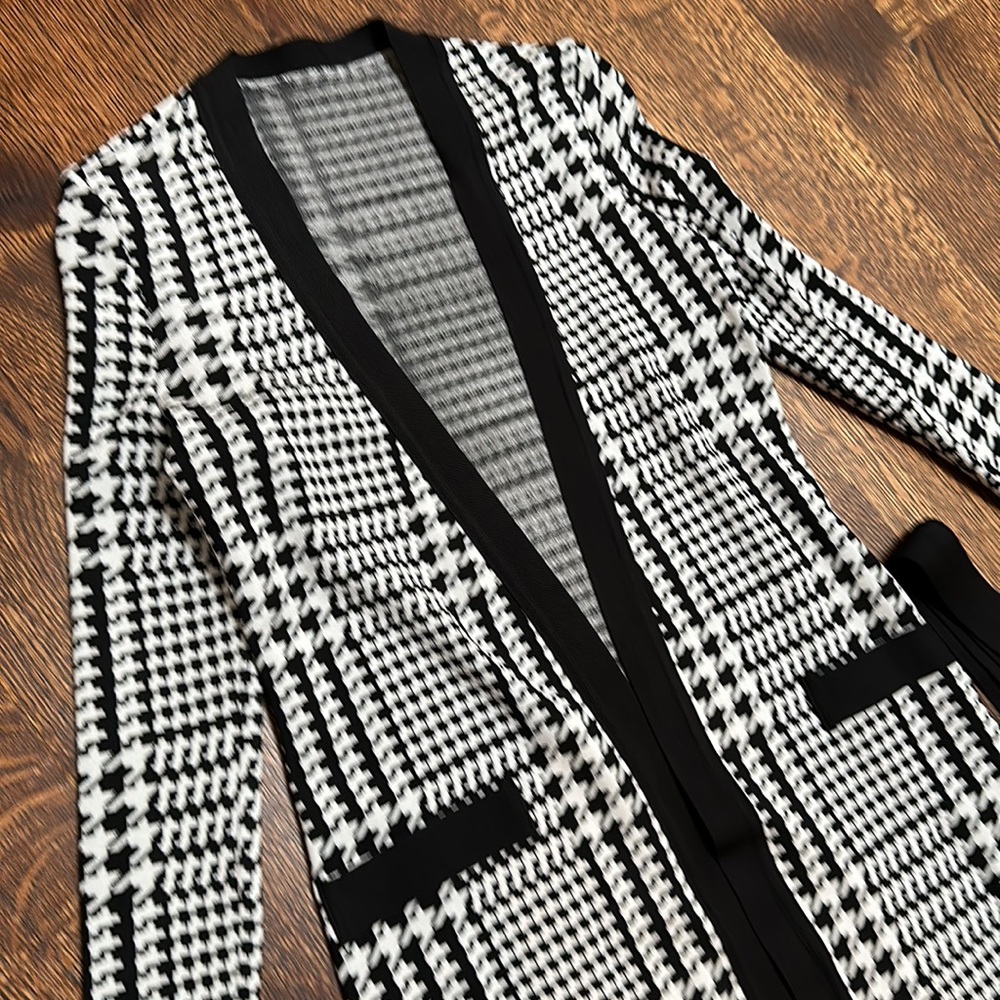 Black white hounds tooth duster with belt - Picture 2 of 3